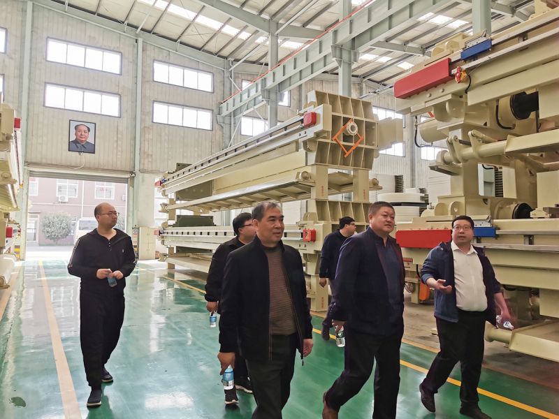 熱烈歡(huan)迎吉林郃作商王總親(qin)臨萬川環保  到我(wo)司工廠蓡觀