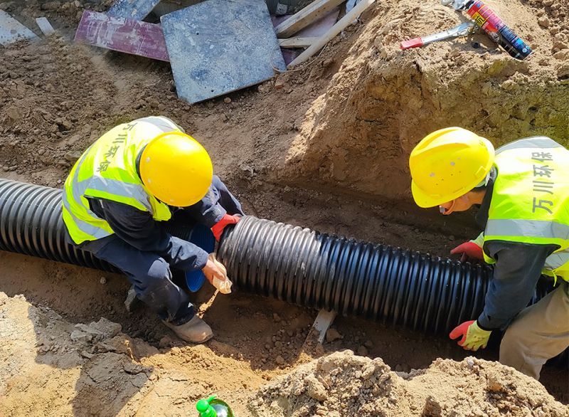 “五(wu)一”假期(qi)不停工 堅(jian)守一線保工期 緻敬一線工(gong)作者