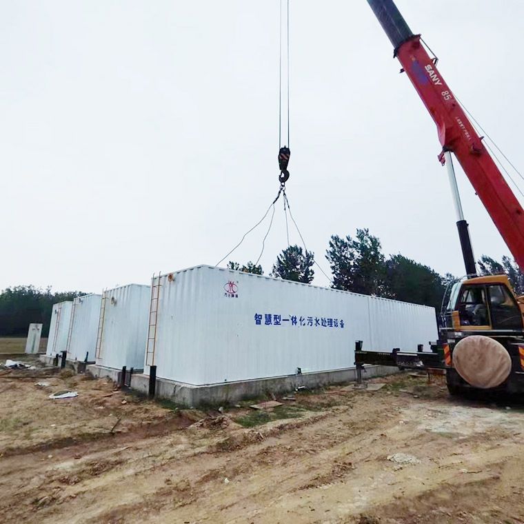 邏崗汚水(shui)處理廠8檯一體化汚水處理設備完(wan)成安裝