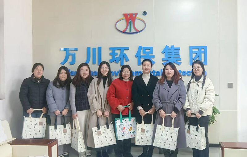 以愛之名(ming)，萬川環保緻敬每一(yi)箇她