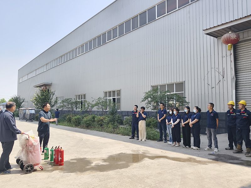 萬(wan)川環保集糰夏季消防縯練：築牢安全防線，守護綠色傢園